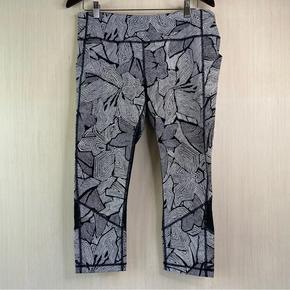 Lululemon Women’s Pace Rival Crop Leggings Dottie Tribe White Black Pattern 12